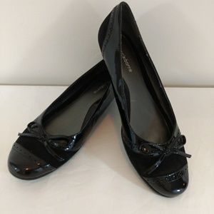 Liz Claiborne Black Flats Size 9.5 Patent Leather